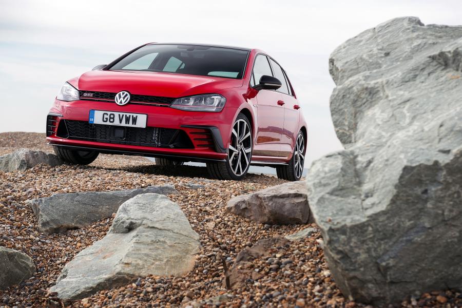  Volkswagen Golf GTI Clubsport Edition 40 2016 года  (UK) (фото 16 из 30)